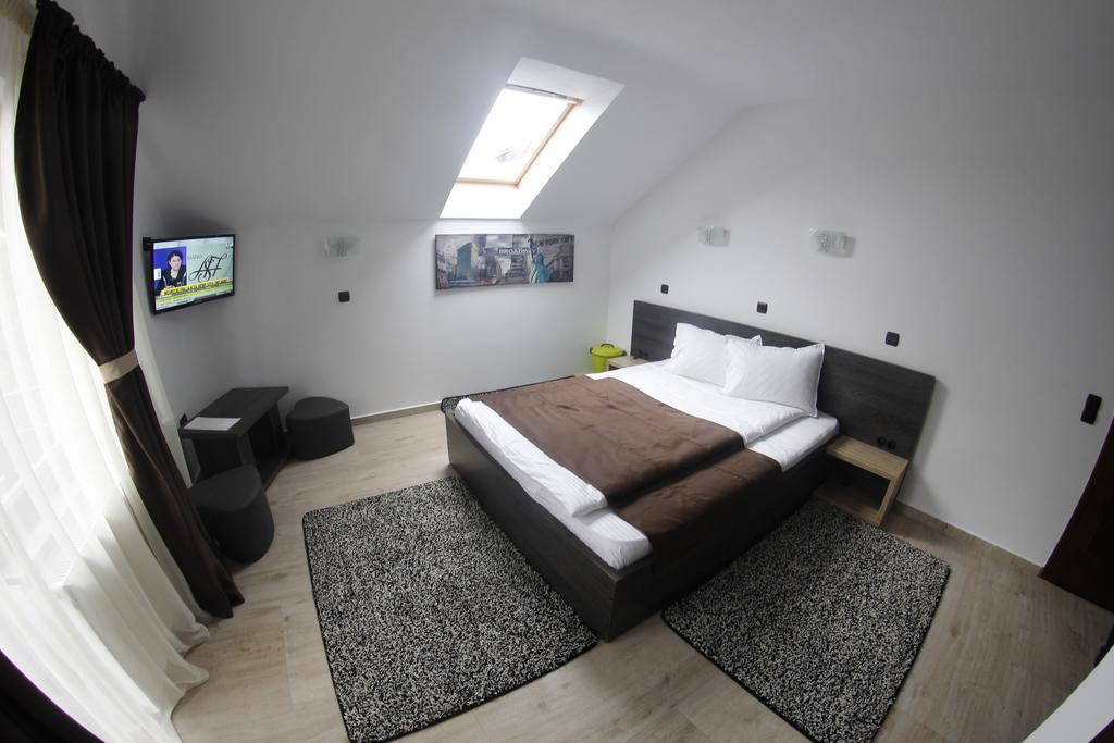 Casa Laur Cu Plaja Privata Hotel Colibita Luaran gambar